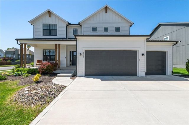 1505 SW Georgetown Drive, Lee's Summit, MO 64082