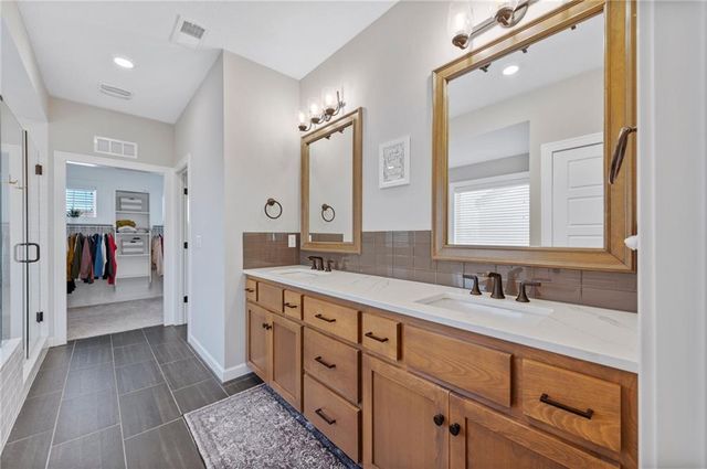 1505 SW Georgetown Drive, Lee's Summit, MO 64082