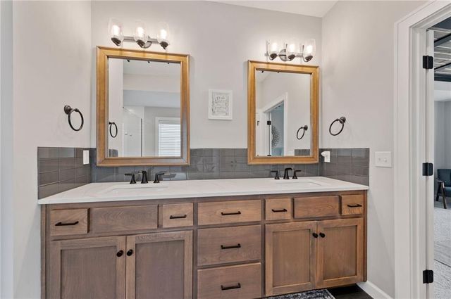 1505 SW Georgetown Drive, Lee's Summit, MO 64082