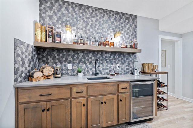 1505 SW Georgetown Drive, Lee's Summit, MO 64082