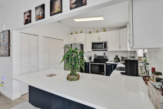 5810 SW 112th Way, Cooper City, FL 33330