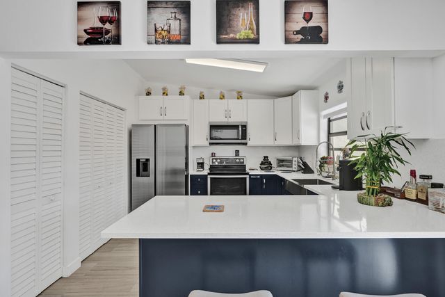 5810 SW 112th Way, Cooper City, FL 33330