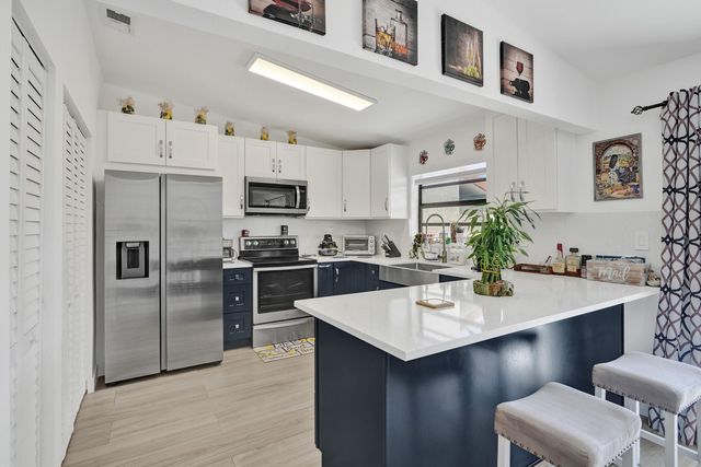 5810 SW 112th Way, Cooper City, FL 33330