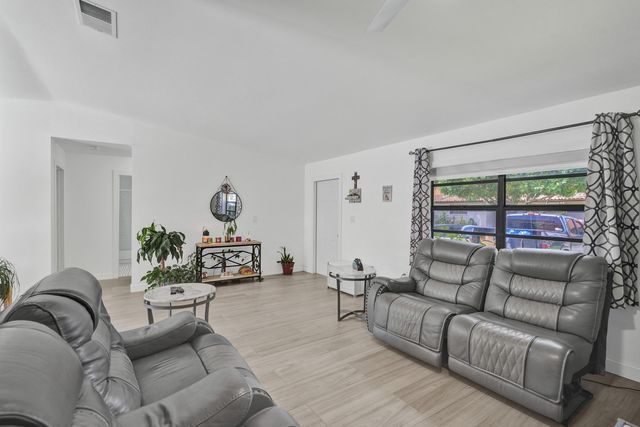 5810 SW 112th Way, Cooper City, FL 33330