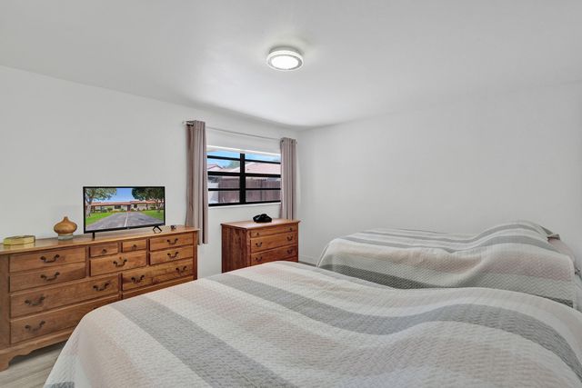 5810 SW 112th Way, Cooper City, FL 33330