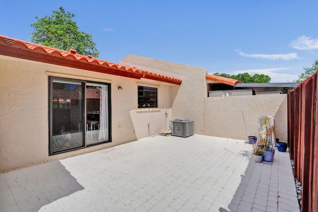 5810 SW 112th Way, Cooper City, FL 33330