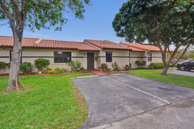 5810 SW 112th Way, Cooper City, FL 33330
