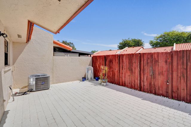 5810 SW 112th Way, Cooper City, FL 33330