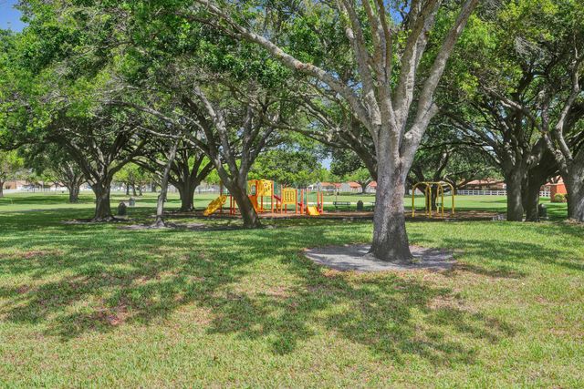 5810 SW 112th Way, Cooper City, FL 33330