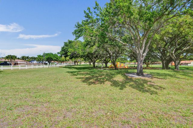 5810 SW 112th Way, Cooper City, FL 33330