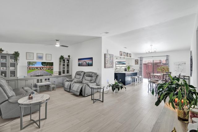 5810 SW 112th Way, Cooper City, FL 33330