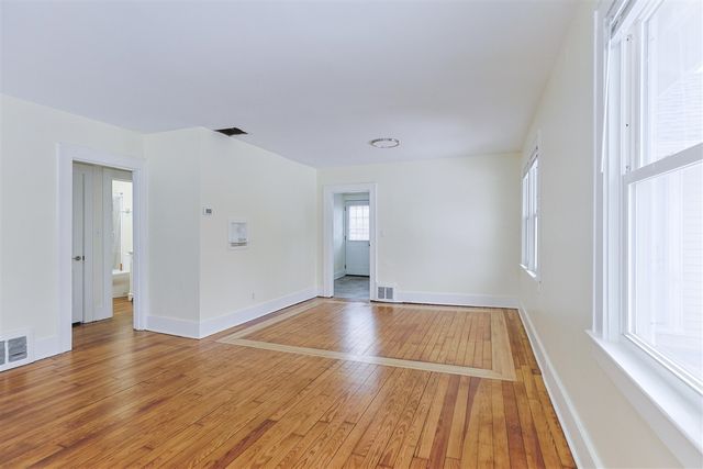 11 N Barrett Street, Niles, MI 49120