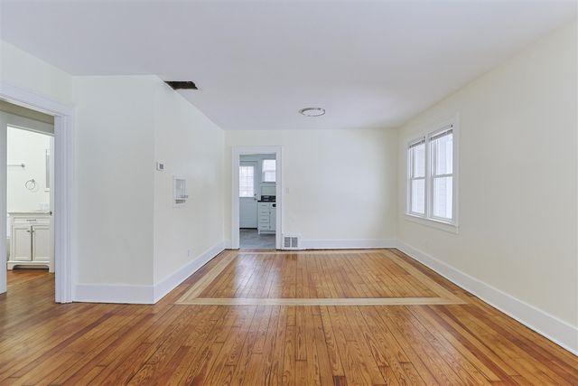 11 N Barrett Street, Niles, MI 49120