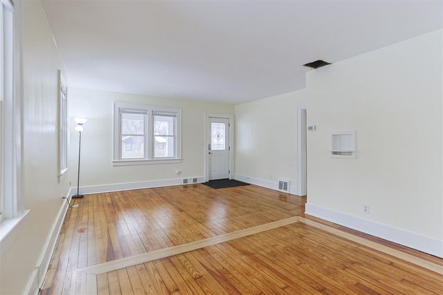 11 N Barrett Street, Niles, MI 49120