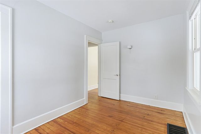 11 N Barrett Street, Niles, MI 49120