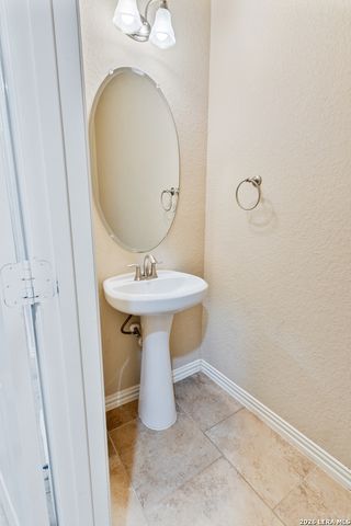 807 Gold Beauty, San Antonio, TX 78245