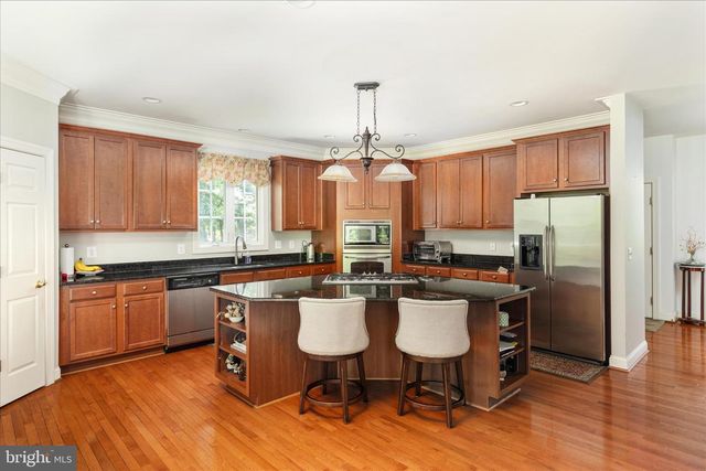 8906 LAUREL OVERLOOK DR, Lorton, VA 22079
