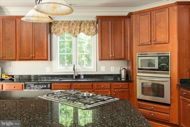 8906 LAUREL OVERLOOK DR, Lorton, VA 22079