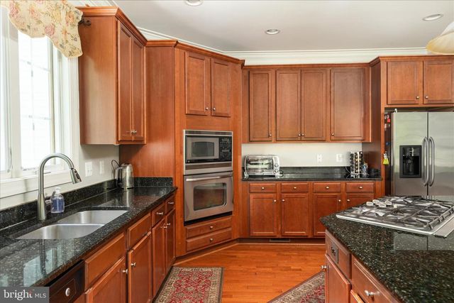 8906 LAUREL OVERLOOK DR, Lorton, VA 22079