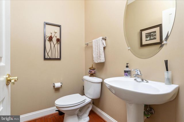 8906 LAUREL OVERLOOK DR, Lorton, VA 22079