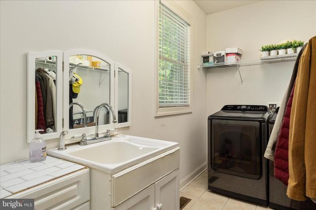 8906 LAUREL OVERLOOK DR, Lorton, VA 22079