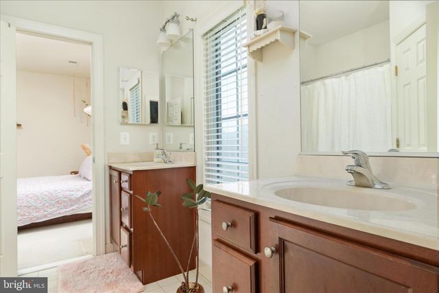 8906 LAUREL OVERLOOK DR, Lorton, VA 22079