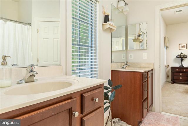 8906 LAUREL OVERLOOK DR, Lorton, VA 22079