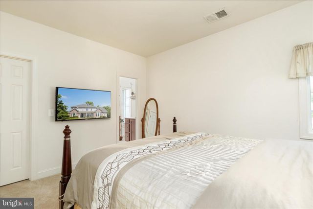 8906 LAUREL OVERLOOK DR, Lorton, VA 22079