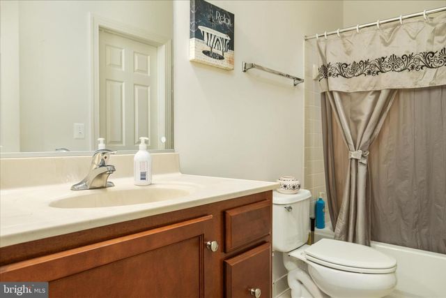 8906 LAUREL OVERLOOK DR, Lorton, VA 22079