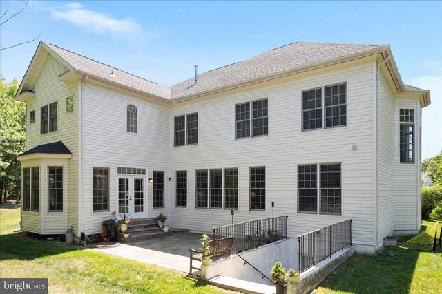 8906 LAUREL OVERLOOK DR, Lorton, VA 22079