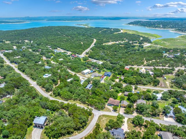 1781 Trailridge Dr, Canyon Lake, TX 78133