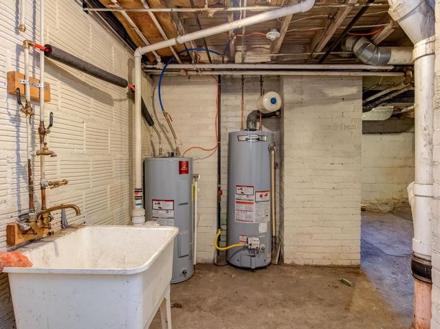 282 9th St, Ambridge, PA 15003