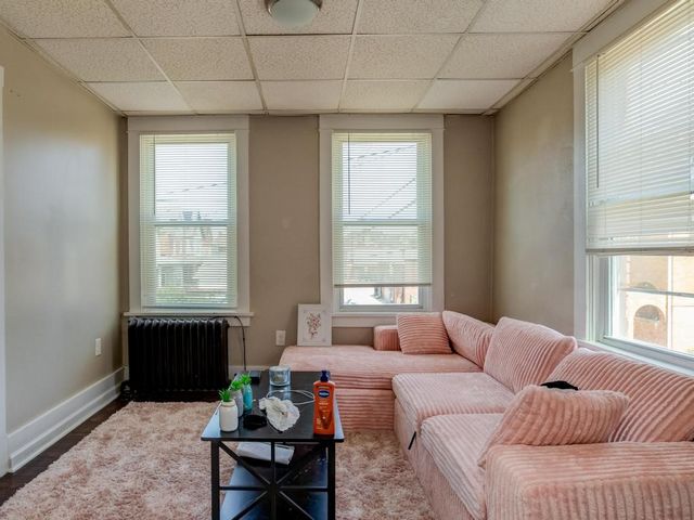 282 9th St, Ambridge, PA 15003