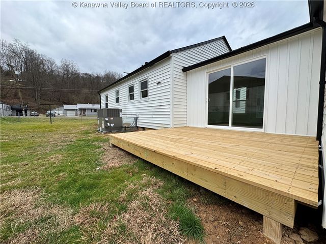 101 Riverview Drive, St Albans, WV 25177