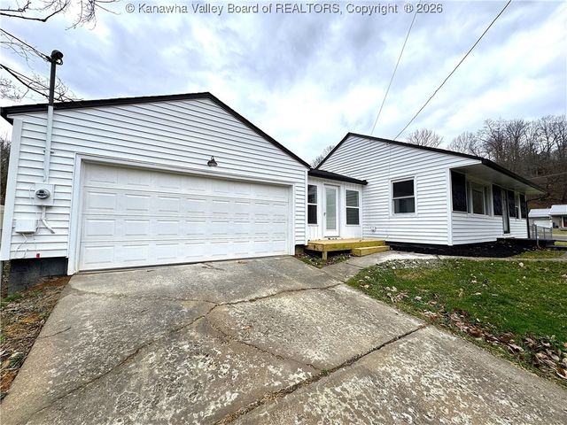 101 Riverview Drive, St Albans, WV 25177