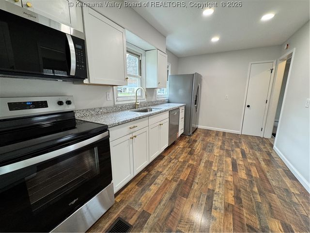 101 Riverview Drive, St Albans, WV 25177