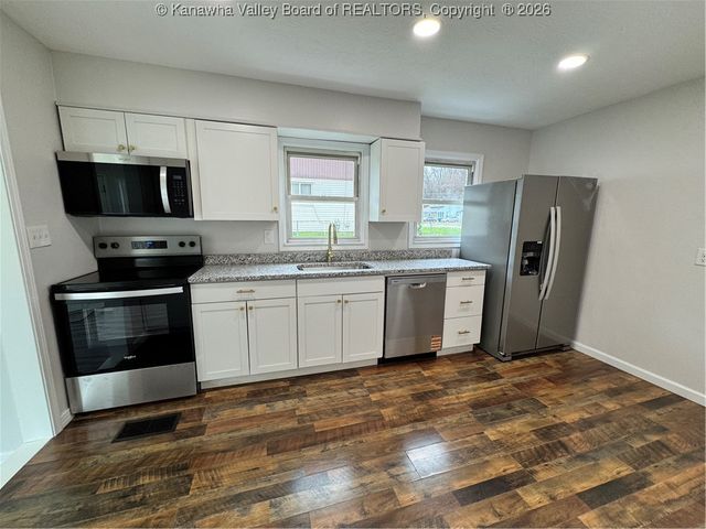 101 Riverview Drive, St Albans, WV 25177