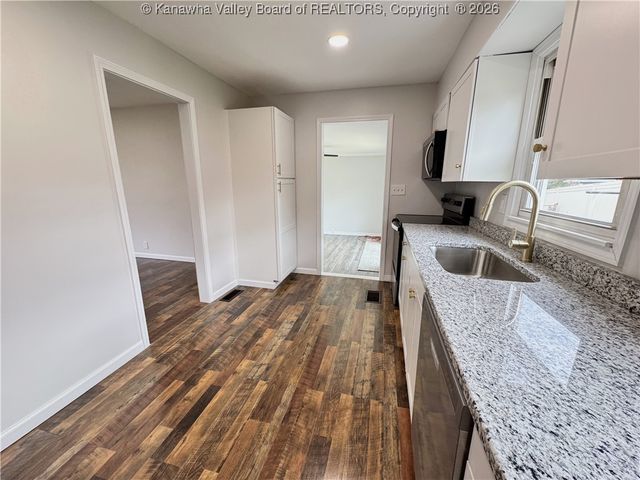 101 Riverview Drive, St Albans, WV 25177