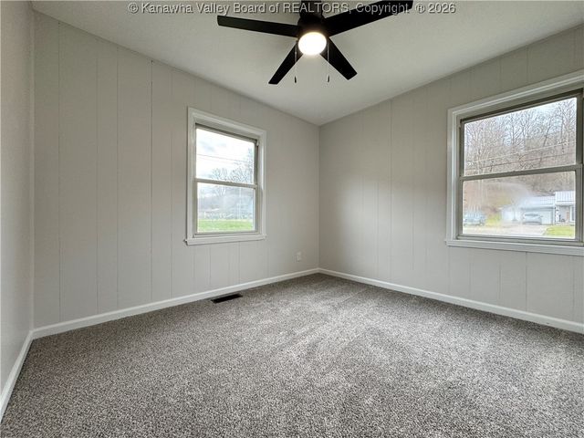 101 Riverview Drive, St Albans, WV 25177