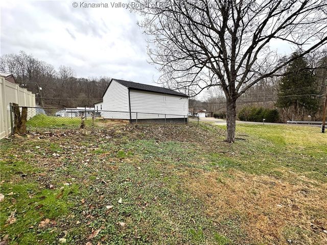 101 Riverview Drive, St Albans, WV 25177