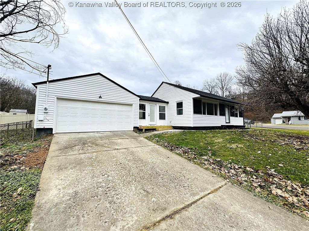 101 Riverview Drive, St Albans, WV 25177