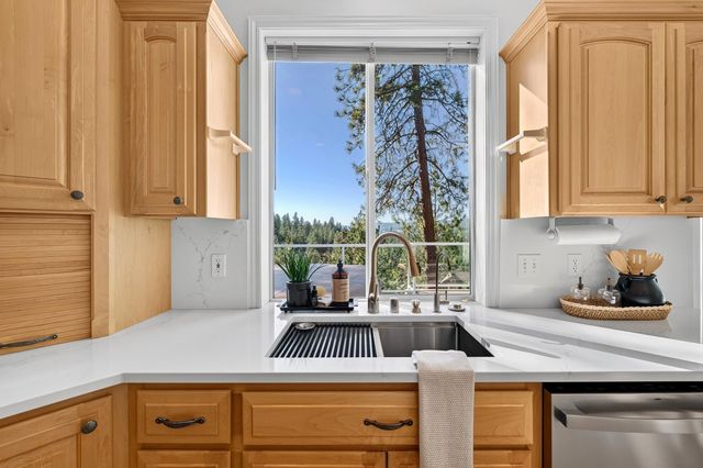 1306 E Blackwood Ln, Spokane, WA 99223