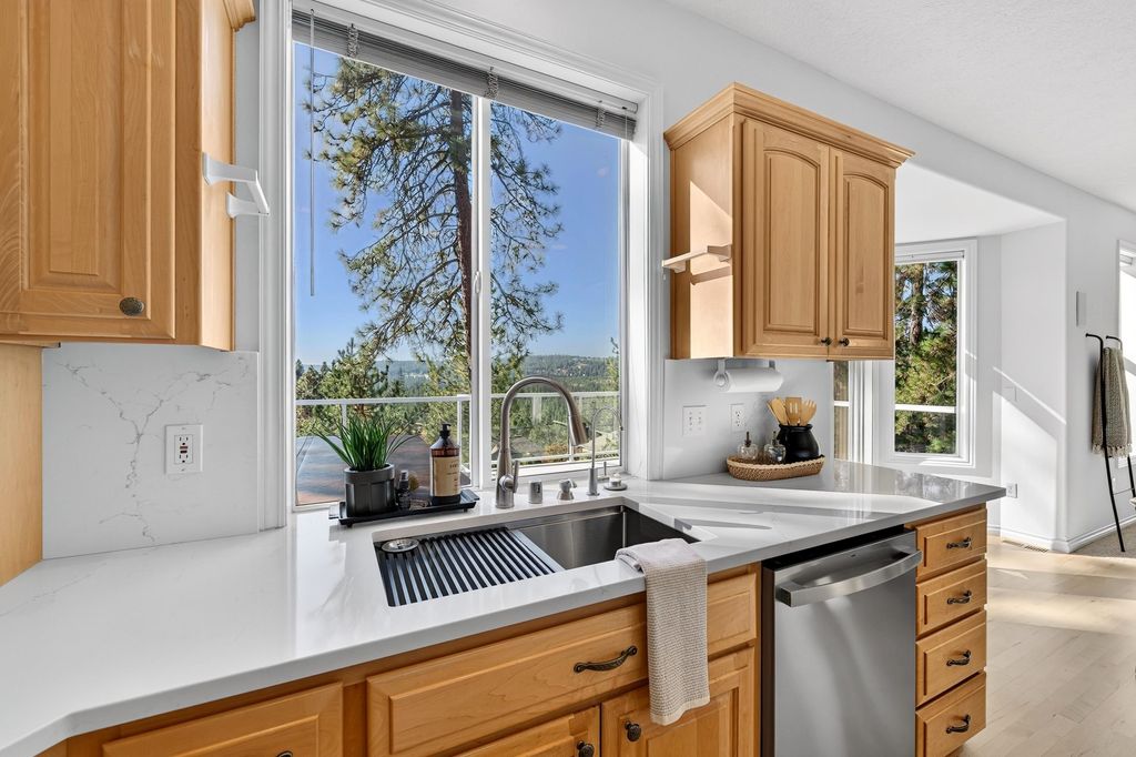 1306 E Blackwood Ln, Spokane, WA 99223 photo 5