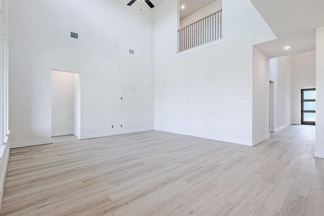 153 Peninsula Point Drive, Montgomery, TX 77356