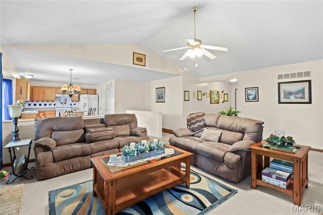 8 Knoll Ridge Court, O'fallon, MO 63368