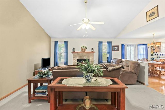 8 Knoll Ridge Court, O'fallon, MO 63368