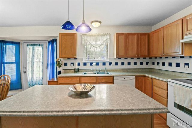 8 Knoll Ridge Court, O'fallon, MO 63368