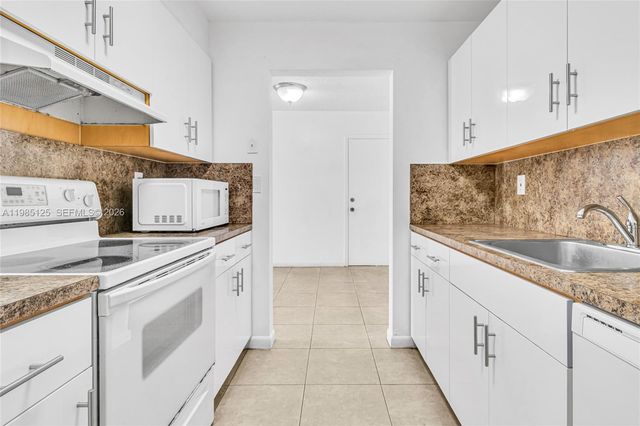 7201 Miami Lakes Drive B14, Miami Lakes, FL 33014