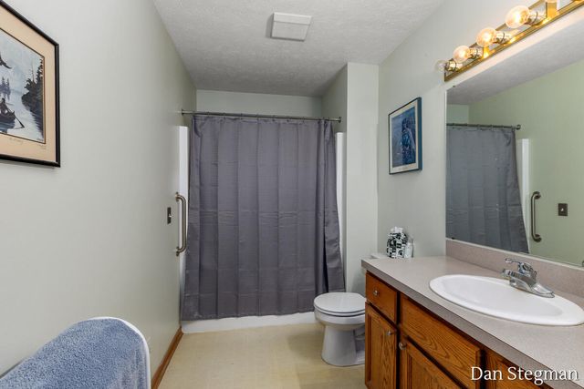 1421 Hollow Ridge Drive, Rockford, MI 49341