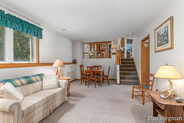 1421 Hollow Ridge Drive, Rockford, MI 49341